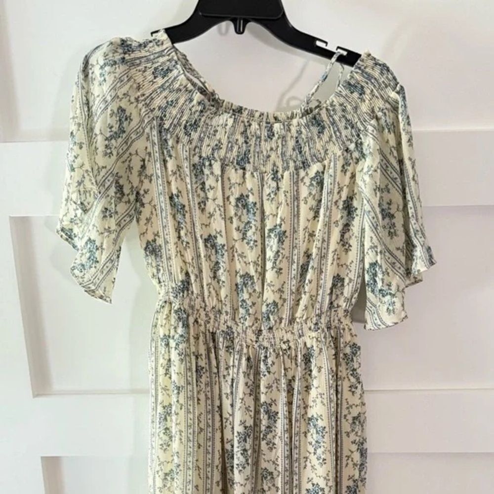 POL Floral off the shoulder with mini straps Cream and Blue Dress - Picture 3 of 11